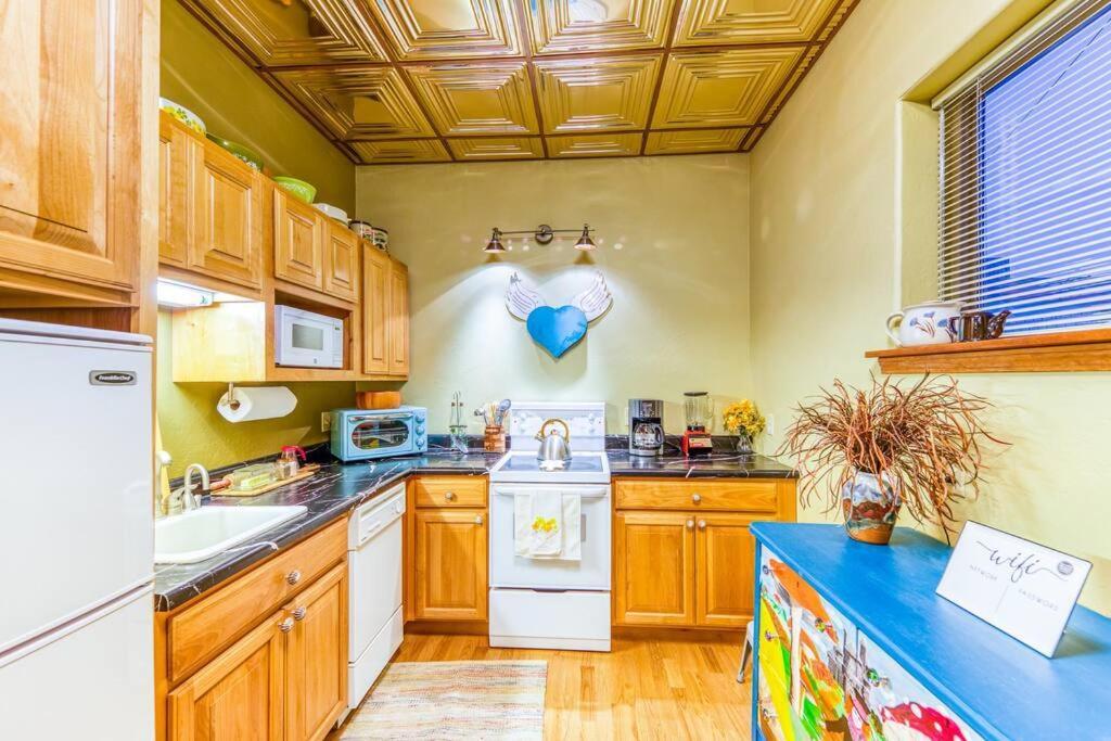 דלתא The Lovemore Inn~Hot Tub~Cheerful Carriage Home מראה חיצוני תמונה